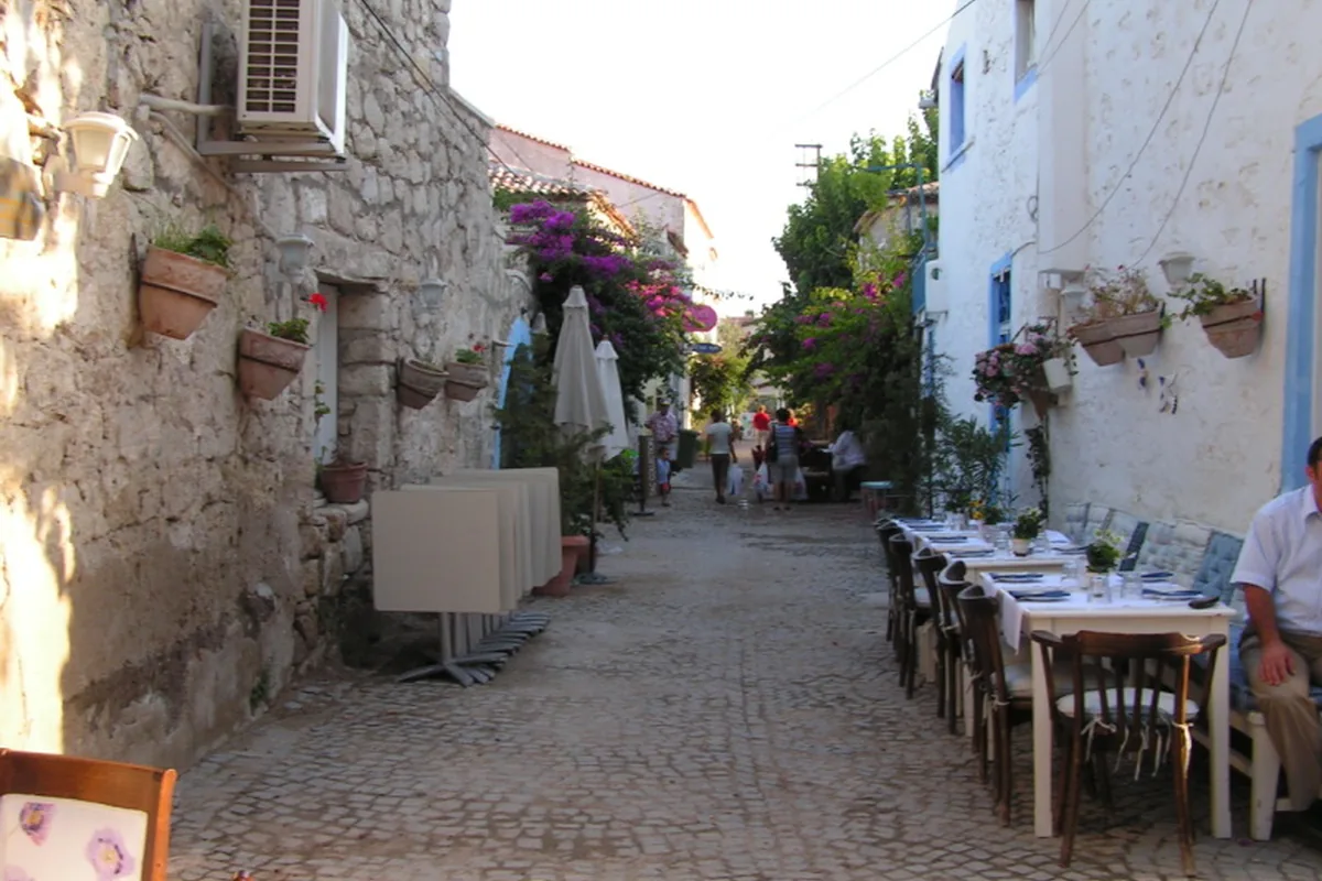 Alaçatı sokak turu