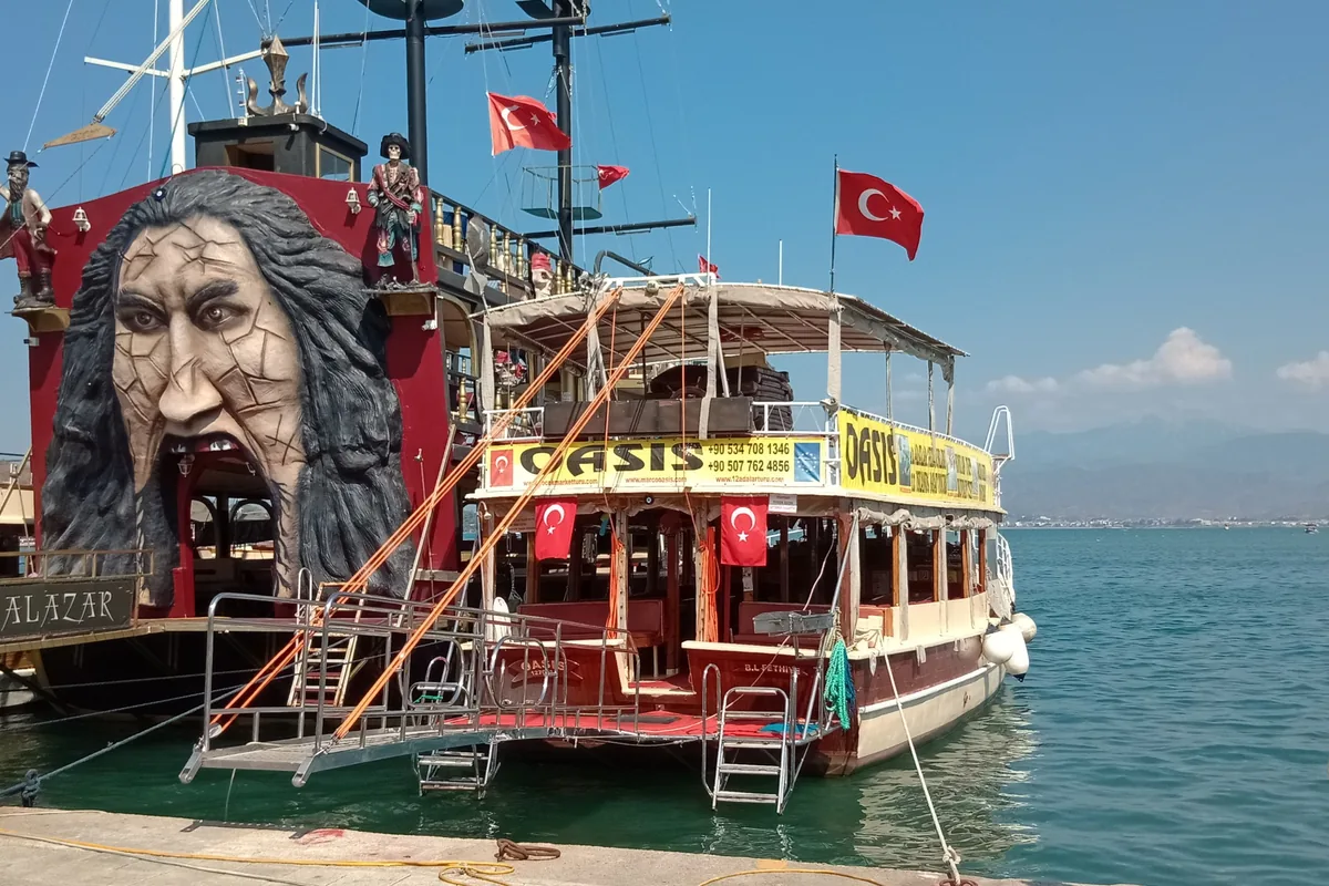 Marina akşam yürüyüşü