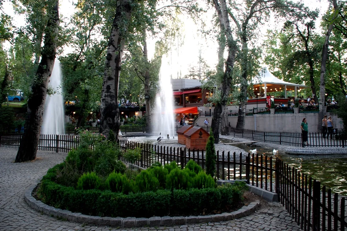 Tunalı → Kuğulu Park